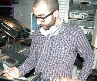 ENTREVISTA: DJ' CARIS HILTON