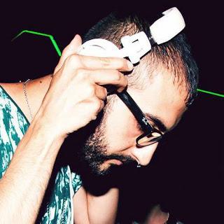 ENTREVISTA: DJ' CARIS HILTON