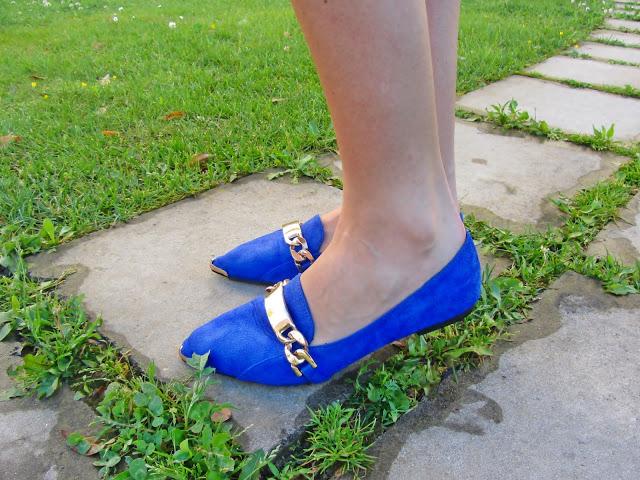 ¿Como combinar zapatos azules?
