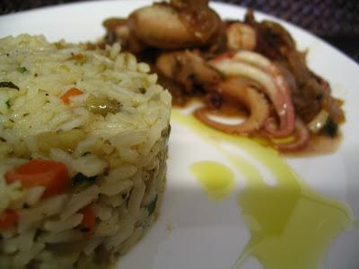 ARROZ CON VERDURAS Y PULPITOS ENCEBOLLADOS