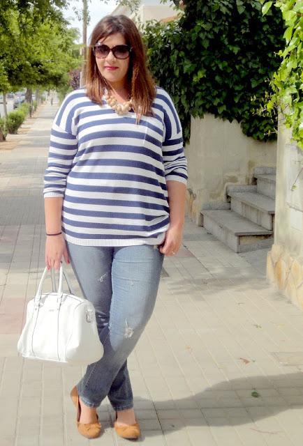 Outfit Plus size: Jeans, navy y bailarinas
