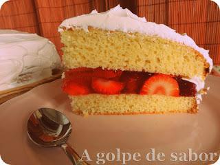 Tarta de fresas con nata