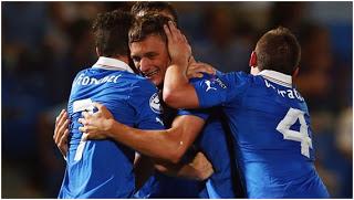 Italia golea para meterse en semis