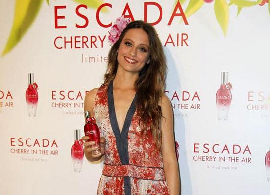 Michelle Jenner para Escada Cherry in the Air