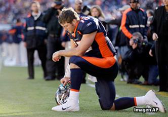 Tim Tebow llega a los Patriots