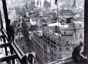 Espectacular y sobrecogedora imagen de las obras del Edificio Telefónica, en 1928