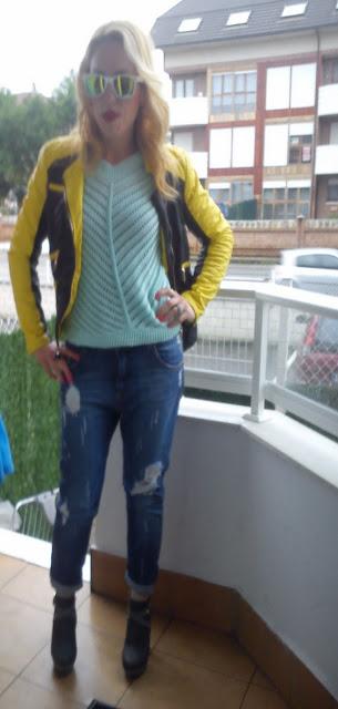 CASUAL GREEN AND YELLOW