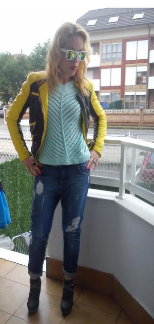 CASUAL GREEN AND YELLOW