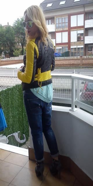 CASUAL GREEN AND YELLOW