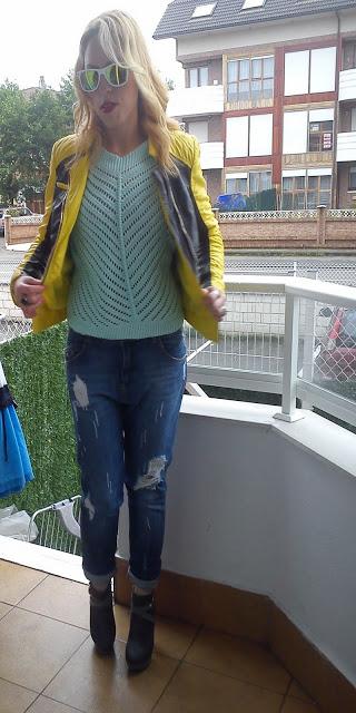 CASUAL GREEN AND YELLOW