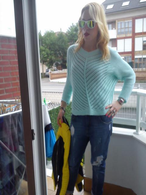 CASUAL GREEN AND YELLOW