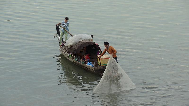 Pescadores en Phnom Penh