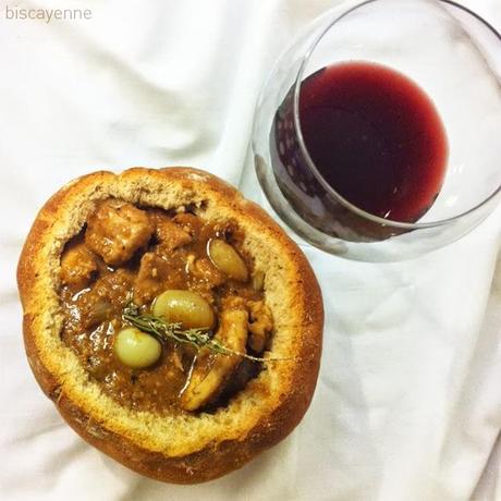 Conejo estofado e hipocrás: Juego de Hornos