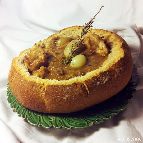 Conejo estofado e hipocrás: Juego de Hornos