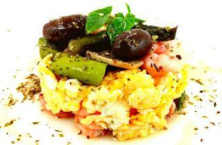 huevos revueltos, revuelto de huevos, recetas originales, huevos, gambas, revuelto con gambas, espárragos, recetas de cocina, recetas caseras, recetas fáciles, humor, curiosidades gastronómicas