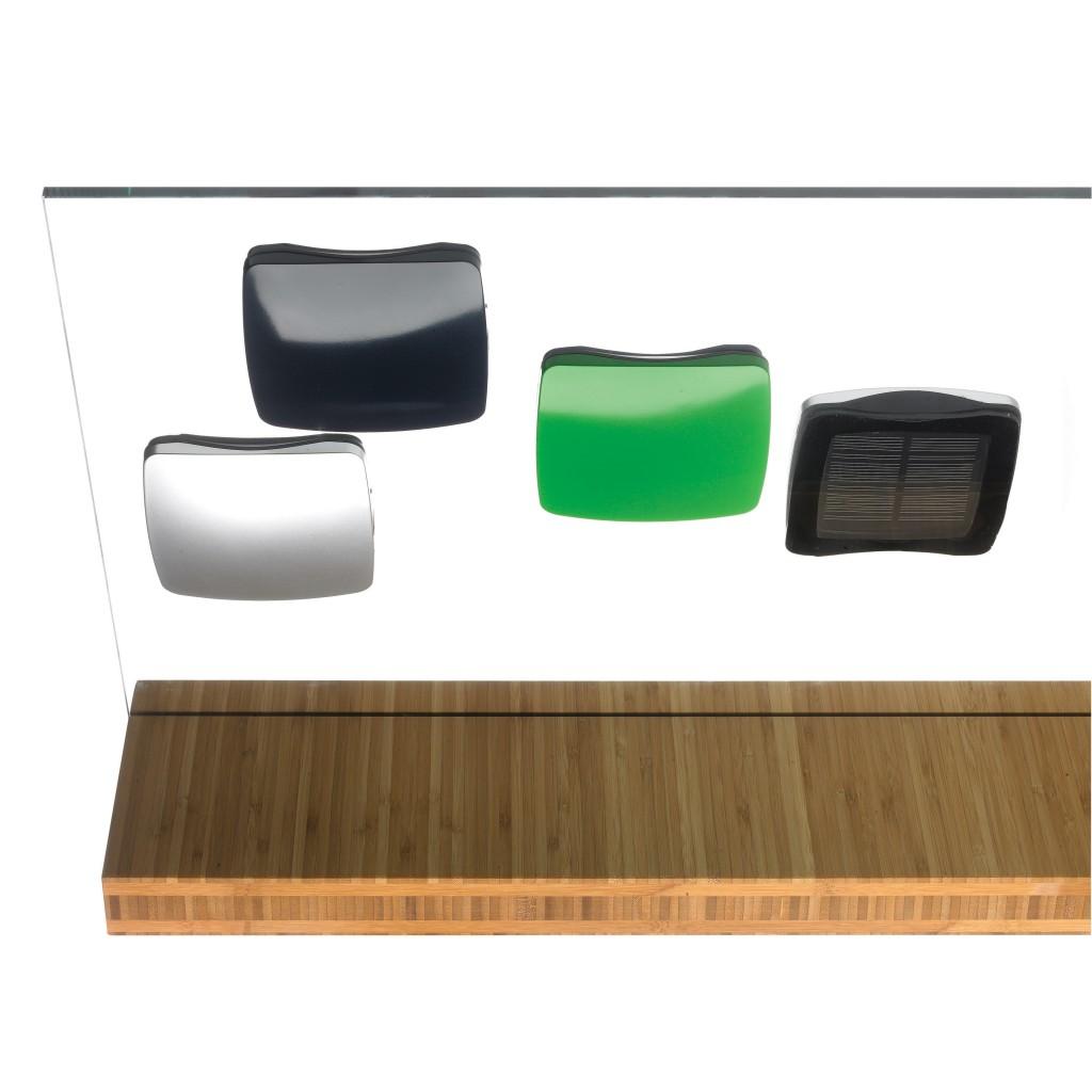 xddesign.eu 3 e1370965080614 1024x1024 Cargador Solar para Ventanas by XD Design Products   Surprisingly Smart