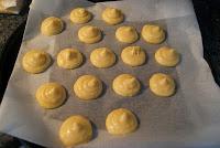 Profiteroles con Nata y Sirope de Chocolate