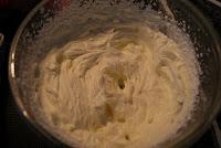 Profiteroles con Nata y Sirope de Chocolate