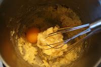 Profiteroles con Nata y Sirope de Chocolate