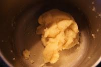 Profiteroles con Nata y Sirope de Chocolate