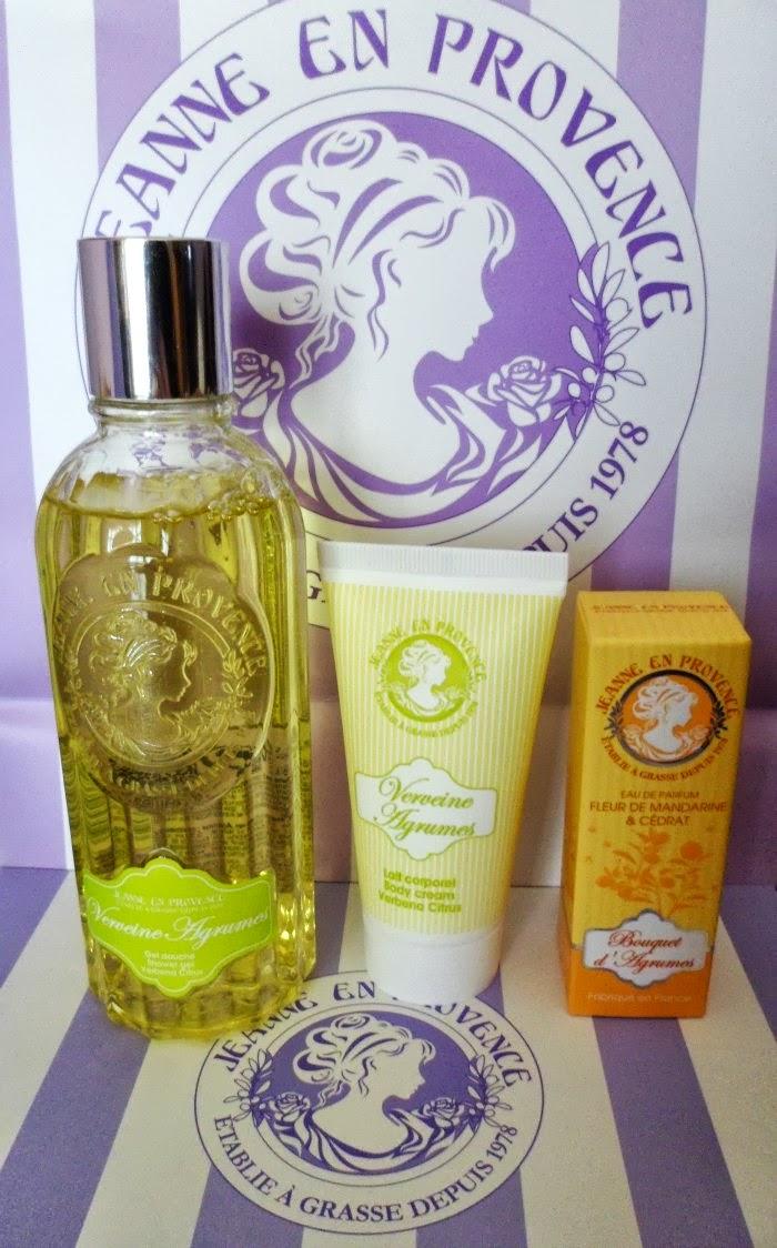 Probando lo nuevo de Jeanne en Provence, su línea Verbena Cítricos