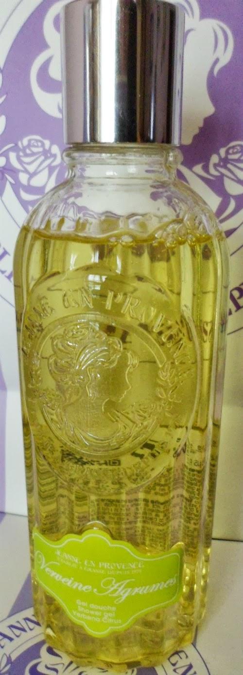 Probando lo nuevo de Jeanne en Provence, su línea Verbena Cítricos