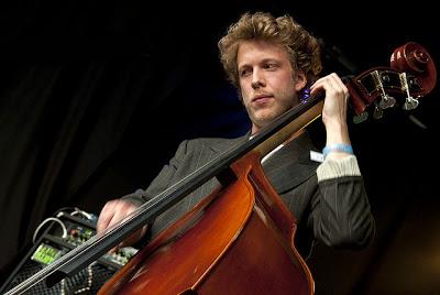 Ingresan por un Coágulo Cerebral a Ted Dwane, Bajista de Mumfors & Sons