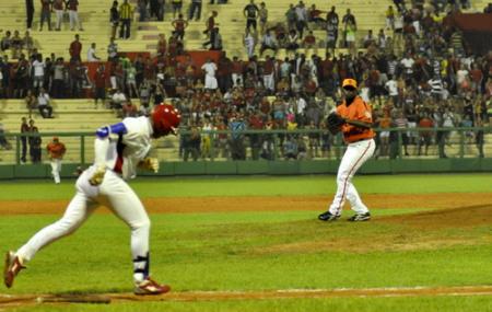 Último out, José Fernández falló en roling al lanzador