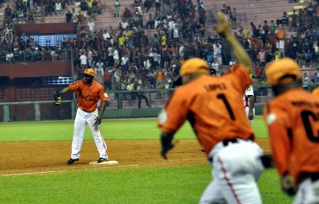 Último out, José Fernández falló en roling al lanzador