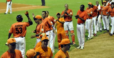 Jonrón de Ariel Borrero