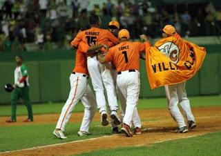 Abre final del beisbol cubano con triunfo para Villa Clara [+ fotos de todo el juego]