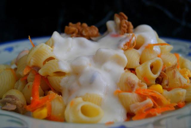 Ensalada de Caracolas con Salsa Bechamel al Queso