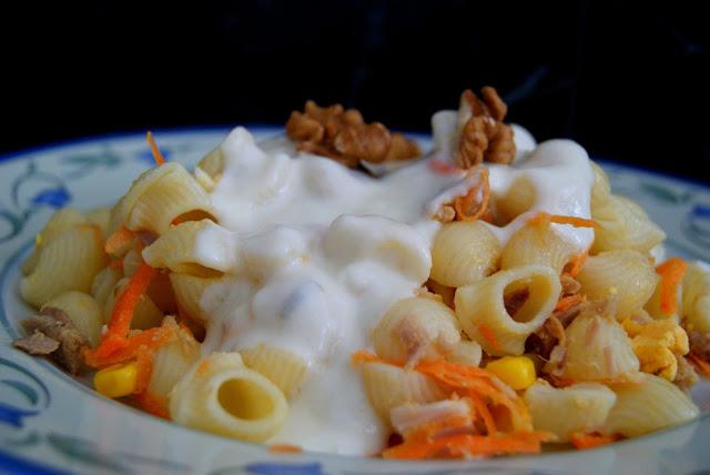 Ensalada de Caracolas con Salsa Bechamel al Queso