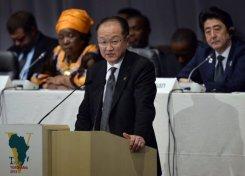 El presidente del Banco Mundial Jim Yong Kim pronuncia un discurso el 1º de junio de 2013 en Tokio.