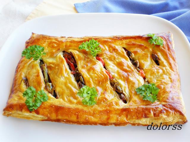 Hojaldre de pimientos, champiñones y espárragos