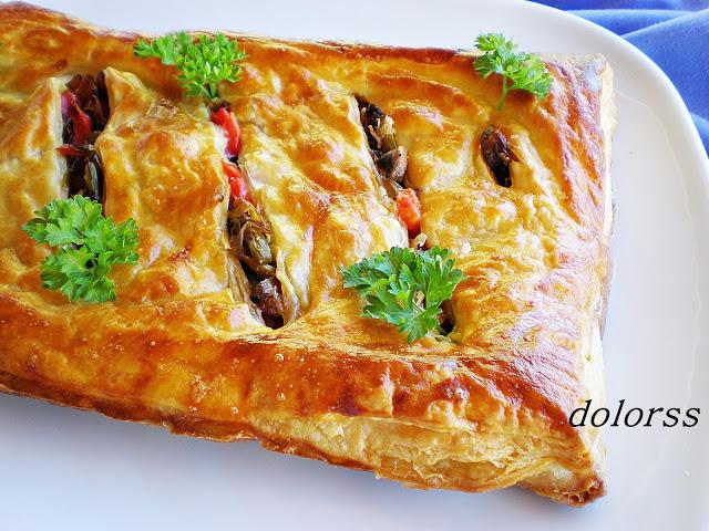 Hojaldre de pimientos, champiñones y espárragos