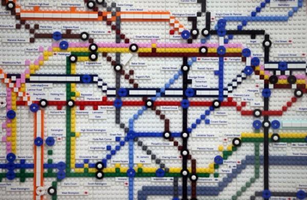 lego london underground tubo mapa aniversario creatividad exterior ambient marketing 4
