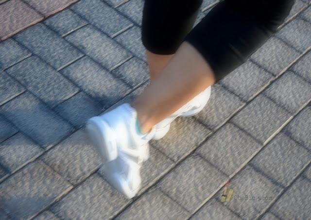 Walking Girl