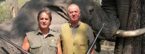 El Rey Juan Carlos I cazando elefantes en Bostwana