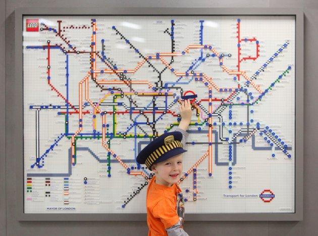 Plano del metro de Londres con piezas Lego