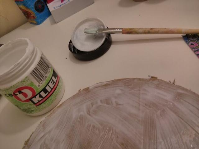 Expositor cupcake con Decopatch