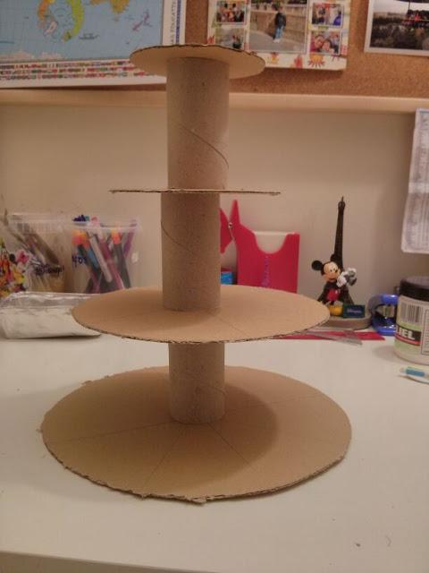 Expositor cupcake con Decopatch