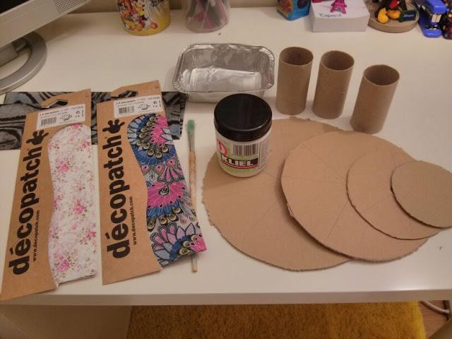 Expositor cupcake con Decopatch