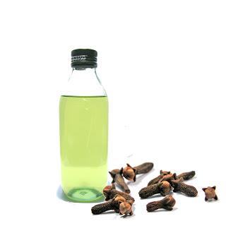 aceite de clavos