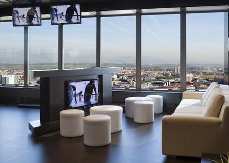 Selección de imágenes del gimnasio diseñado por A-cero en la Torre de Cristal de Madrid