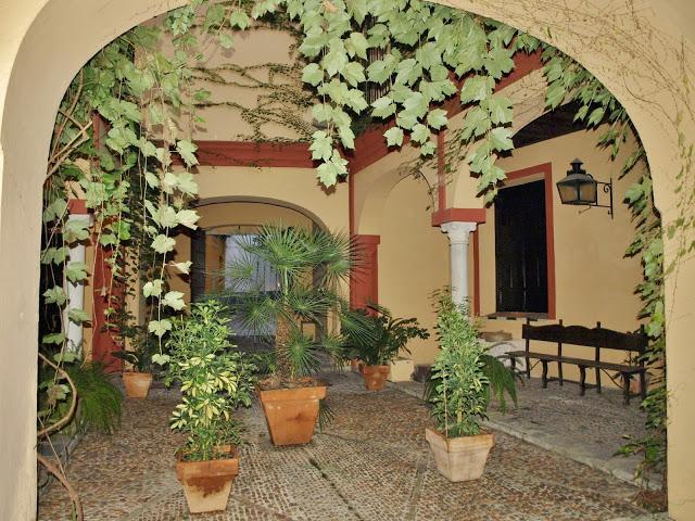 La Casa de los Pinelo (2): el Apeadero.