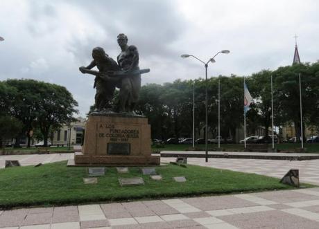 Plaza de los Fundadores Colonia suiza