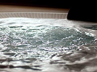 Por qué el mantenimiento de un spa no es igual que el de una piscina