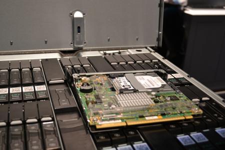 #HPDiscover 2013 Un tour de la gente de Ubuntu y su funcionamiento sobre #Moonshot DSC_0245