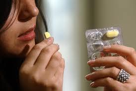 Masticar o tragar un medicamento